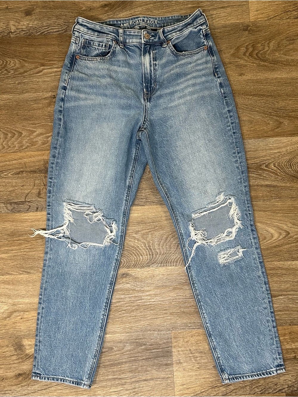 American Eagle AE Mom Jeans - Size 8 Regular High Waisted Straight Leg